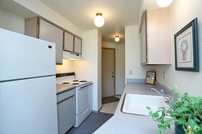 Photo - Cedar Chateau Estates