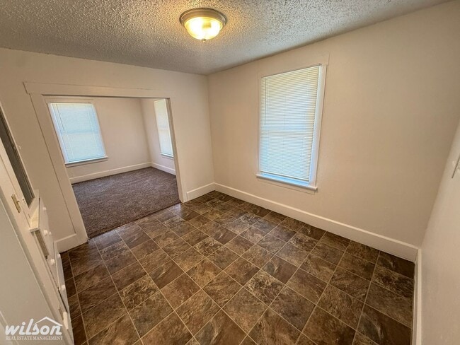 Photo - 912 S 10th Ave