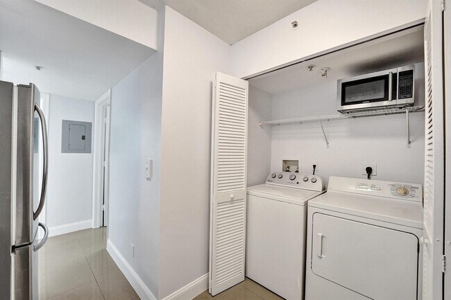 Photo - 1450 SE 3rd Ave Unit 305