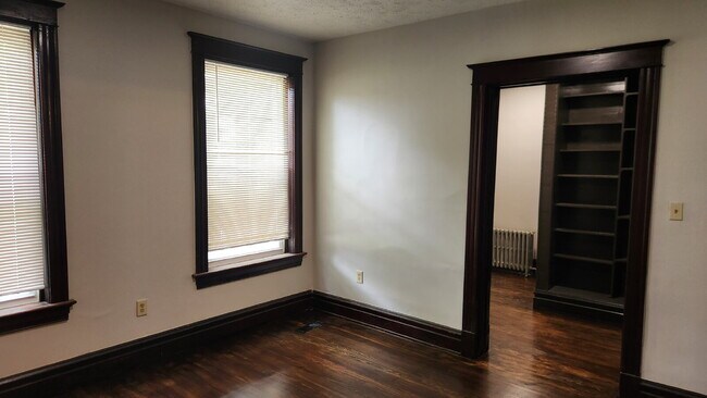 Photo - "Spacious 5-Bedroom Gem with 2 Full Baths in St. Louis – Your Ideal Family Home Awaits!"