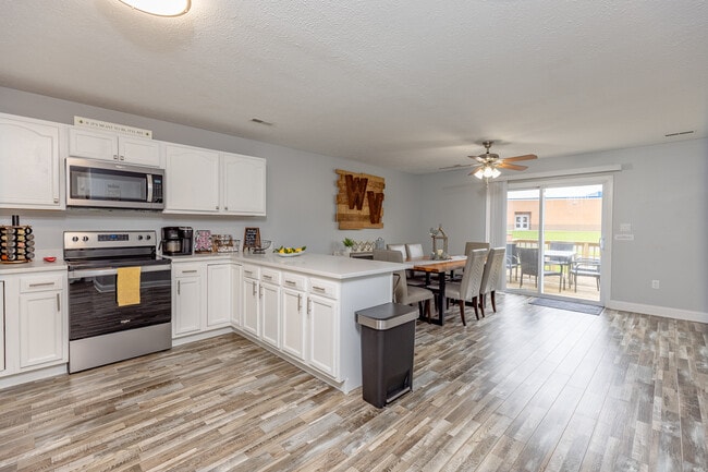 Photo - 117 Rystan Pl