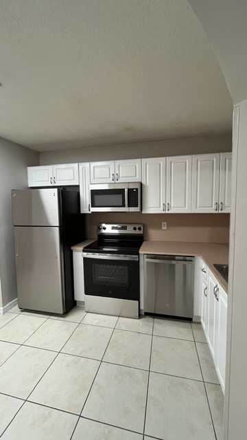 Building Photo - 1300 SE 31st Ct Unit 104