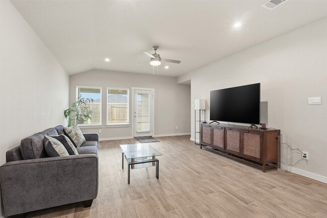Photo - 2915 Newington Ln