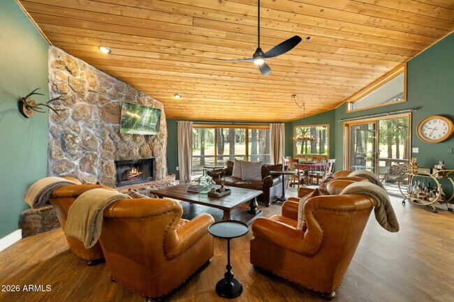 Photo - 2145 William Palmer