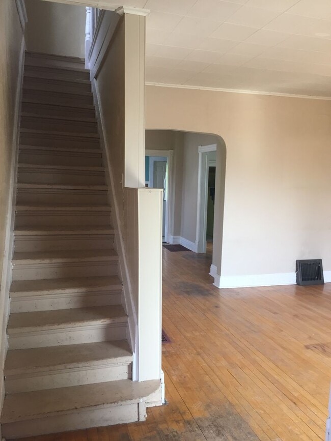 Photo - 1217 E 7th St