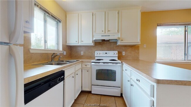 Photo - 1702 Lawyer St Unit A