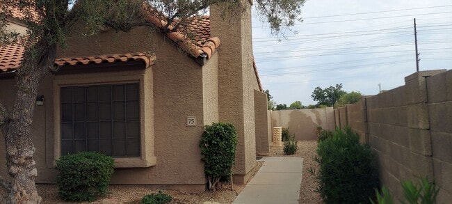 Building Photo - Great Location Rental