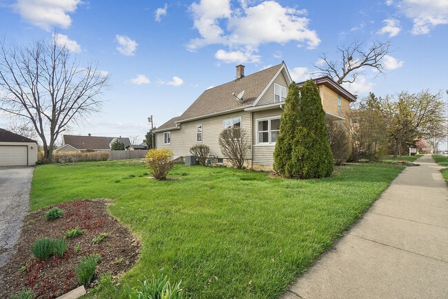 Photo - 906 State St