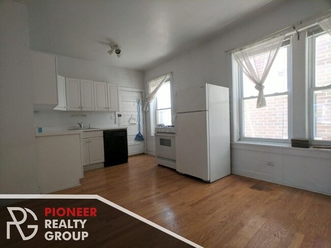 Photo - 4402 N Winchester Ave Unit 29