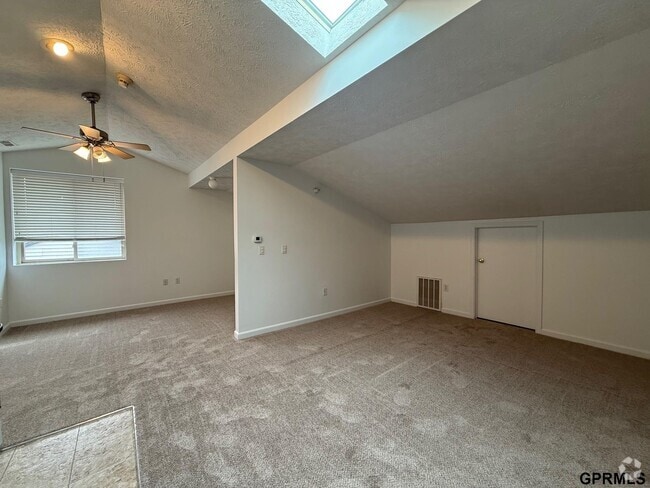 Building Photo - 137 N Jefferson St Unit D Rental
