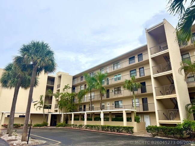 Building Photo - 896 N Federal Hwy Unit 325