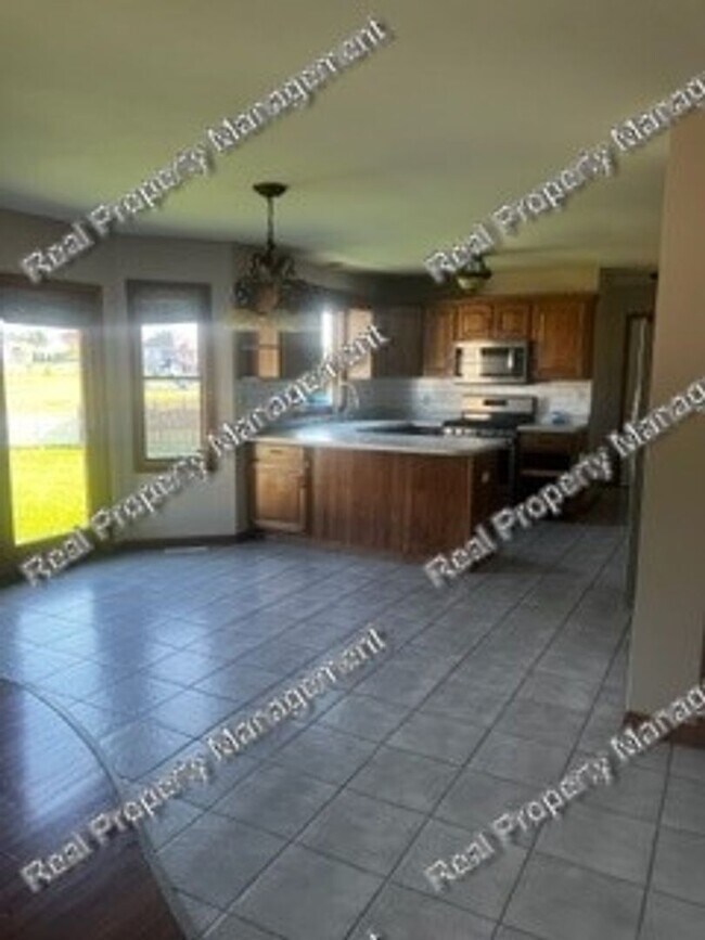 Photo - Four Bed SFH in Autumn Chase