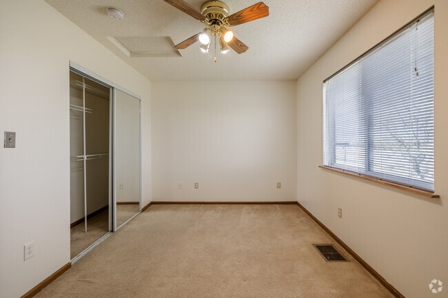 2BR, 2BA - 1050SF - Bedroom 2