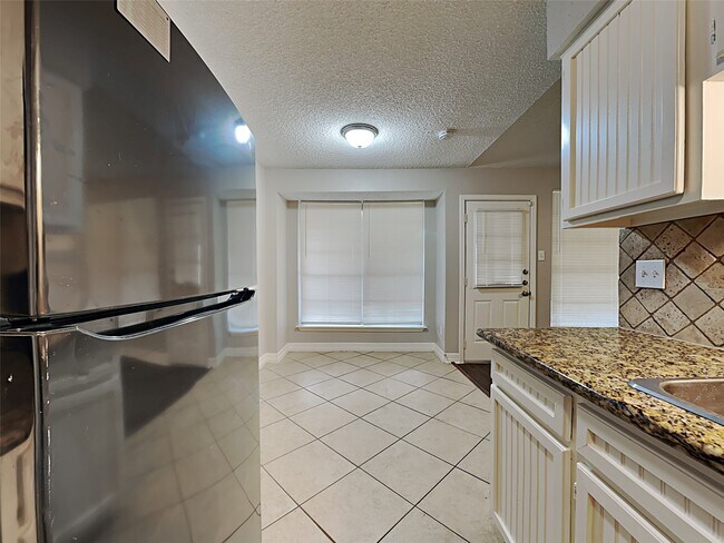 Photo - 6907 Foxside Ln
