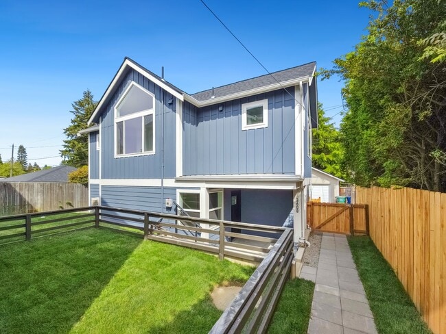 Photo - Spacious 3-Bedroom DADU with Private Balcony & Garage
