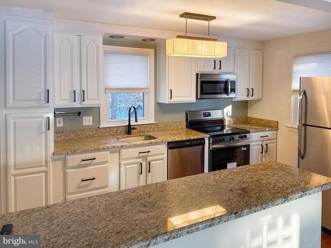 Photo - 133 N Line Rd