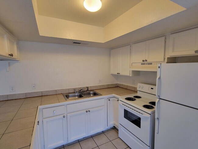 Photo - 323 E Purdue Ave Unit 04