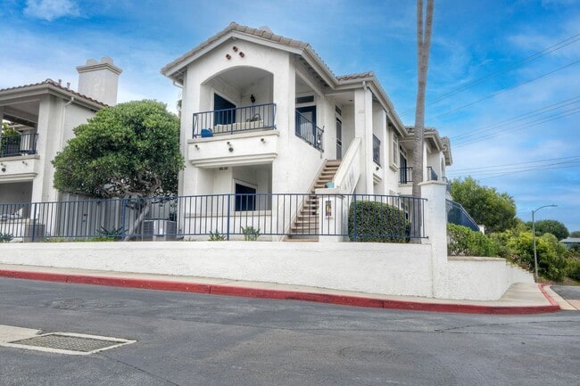 Building Photo - 2Bed/2Bath End Unit 28 Rental