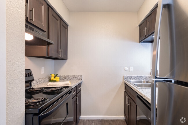1BR, 1BA - 686SF