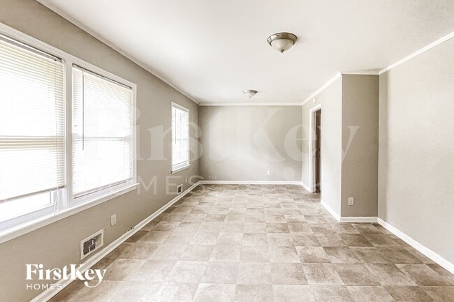 Photo - 1107 Indale Pl SW