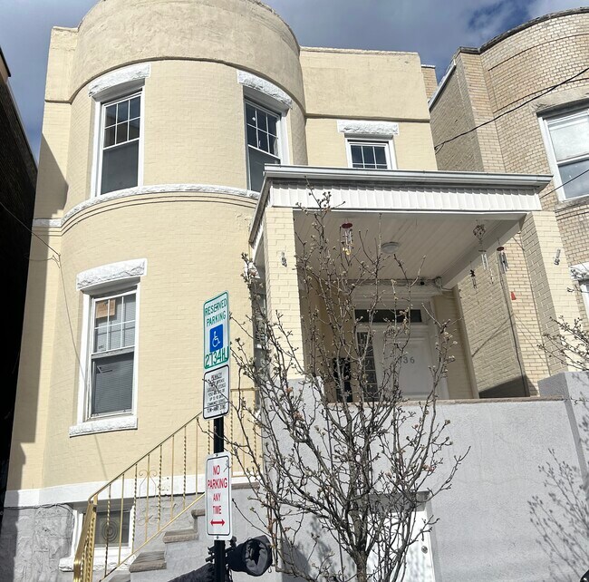 Building Photo - 536 44th St Unit 536 44St