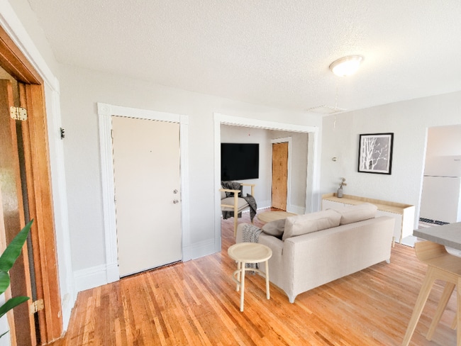 Photo - 2640 Fillmore St NE