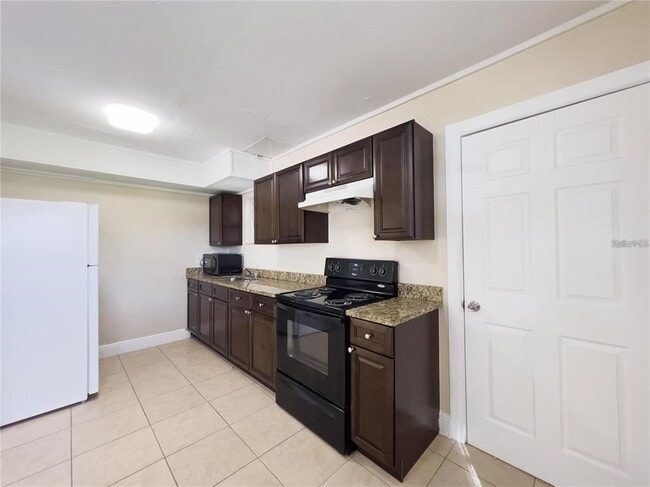 Photo - 395 Quentin Ave NW