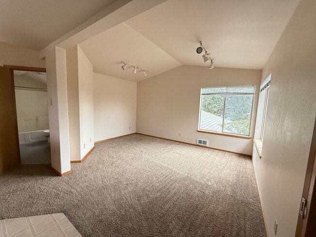 Photo - Spacious Studio Unit Located on Quiet NE B... Unit 2