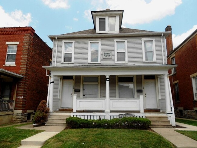 Building Photo - 166 & 168 E. 11th Ave. SK Unit 166 E. 11th Ave