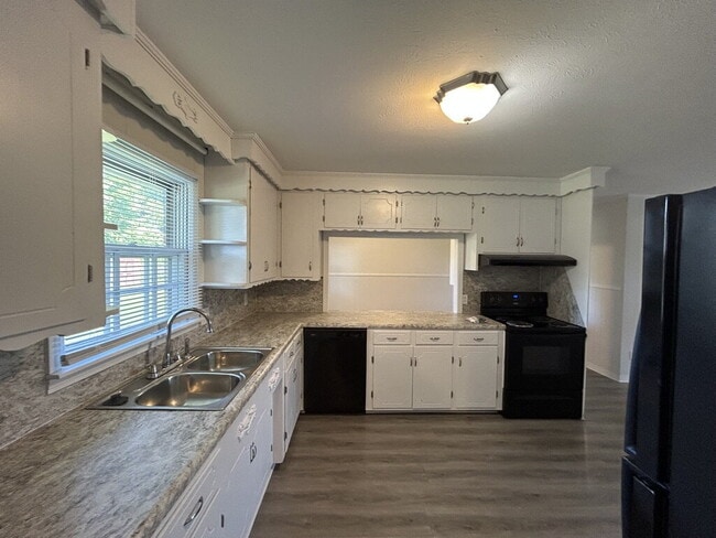 Photo - 3-Bedroom 2-Bathroom Home with 2 car garage  in Prime Cookeville Location!