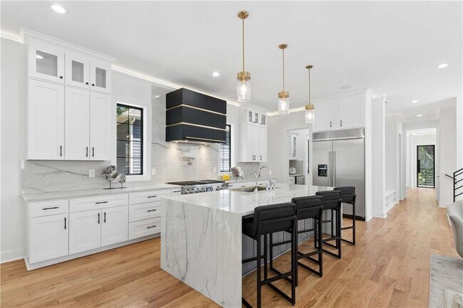 Photo - 1385 Sylvan Cir NE
