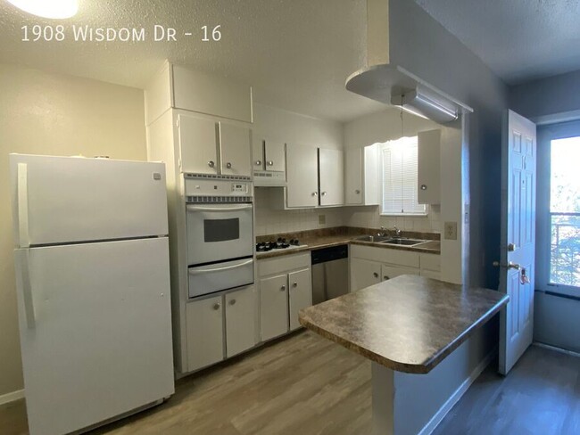 1 bed 1 bath available! - 1 bed 1 bath available! Apartment Unit 16