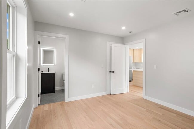 Building Photo - 90 Berkshire St Unit 1