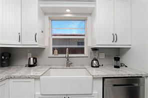 Photo - 1387 Washington St