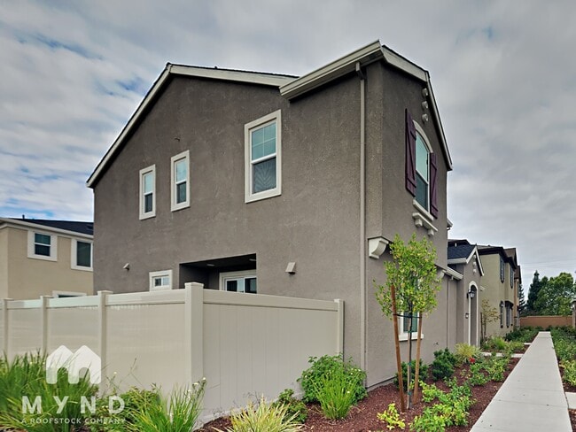 Building Photo - 2172 Brave Hawk Loop Rental