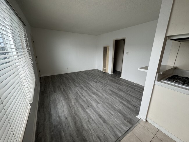 Building Photo - 11974 Walnut Ln