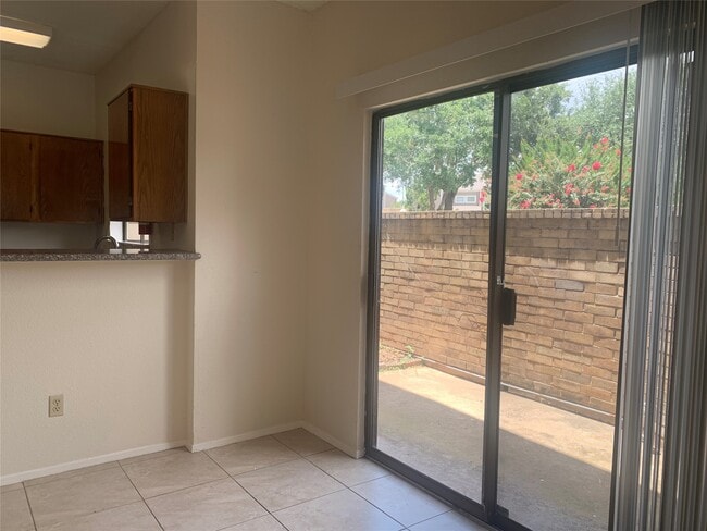 Photo - 2710 Grants Lake Blvd Unidad M2