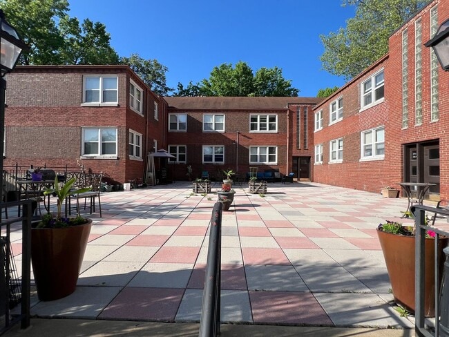 Building Photo - One Bedroom Apartment in Richmond Heights with One Month Free Move-In Special! Unit 7760 Wise  11