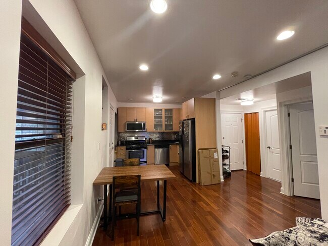 Kitchen - 7206 N Wolcott Ave Unidad 2C