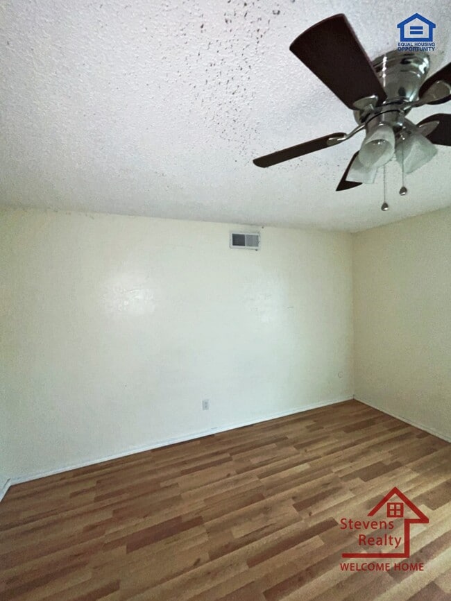 Photo - 2111 NW Lindy Ave