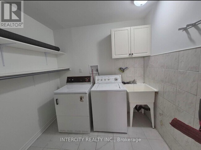 Photo - 346 Crofters Rd
