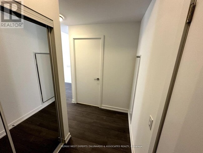 Photo - 8 Olympic Gdn Dr Unité 620