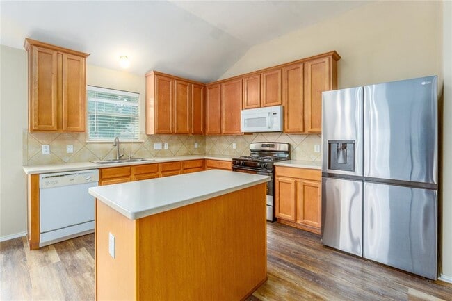 Photo - 116 Amberwood Ct