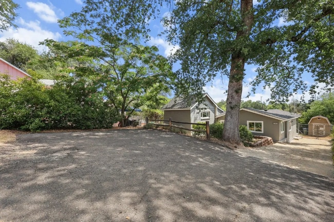 Photo - 2415 West St