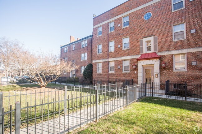Linwood Apartments