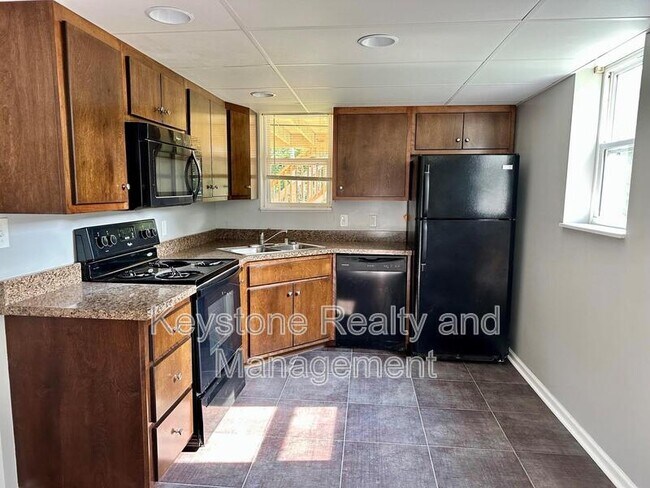 18 Edgehill Dr Unit B