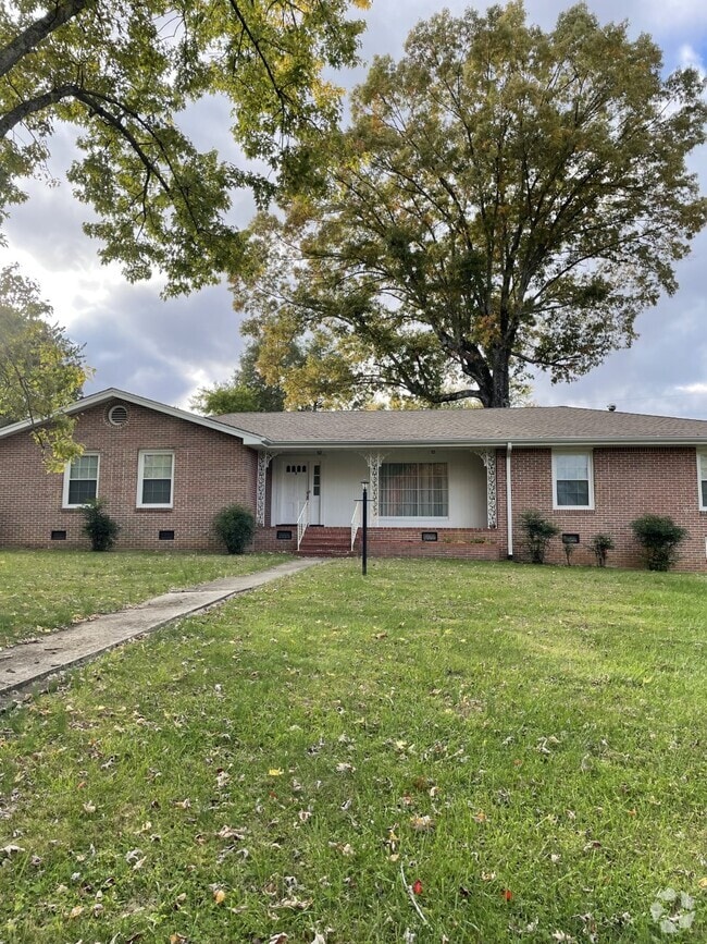 Building Photo - 1030 N Maple Ave Rental