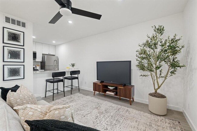 Photo - 5911 Sheridan Ave Unit B209