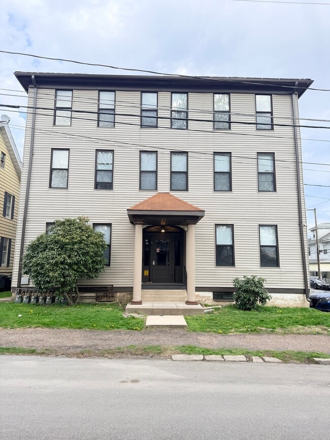 Building Photo - 563-565 N Laurel St