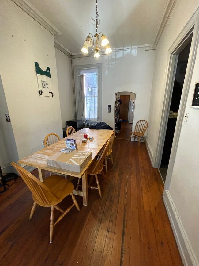 Photo - 7 Bedroom Home for rent Unit 1R